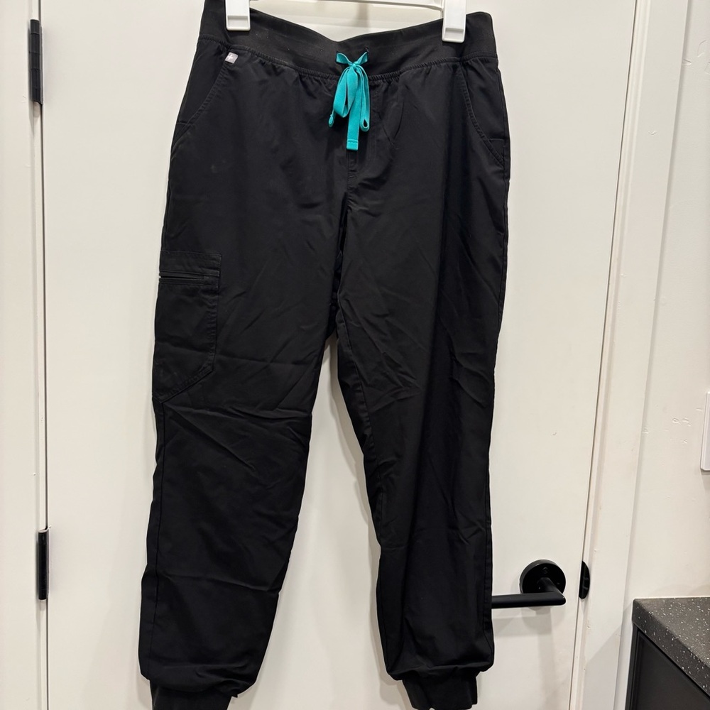 Women’s Medium Black FIGS Zamora FREEx Lined Jogger Scrub Pants